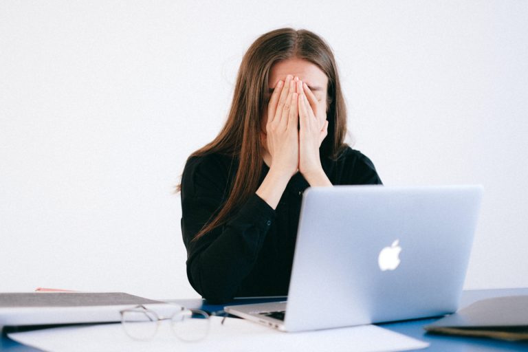 Mehr über den Artikel erfahren Burnout-Syndrom: Symptome, Ursachen und Wege zurück in deine Kraft